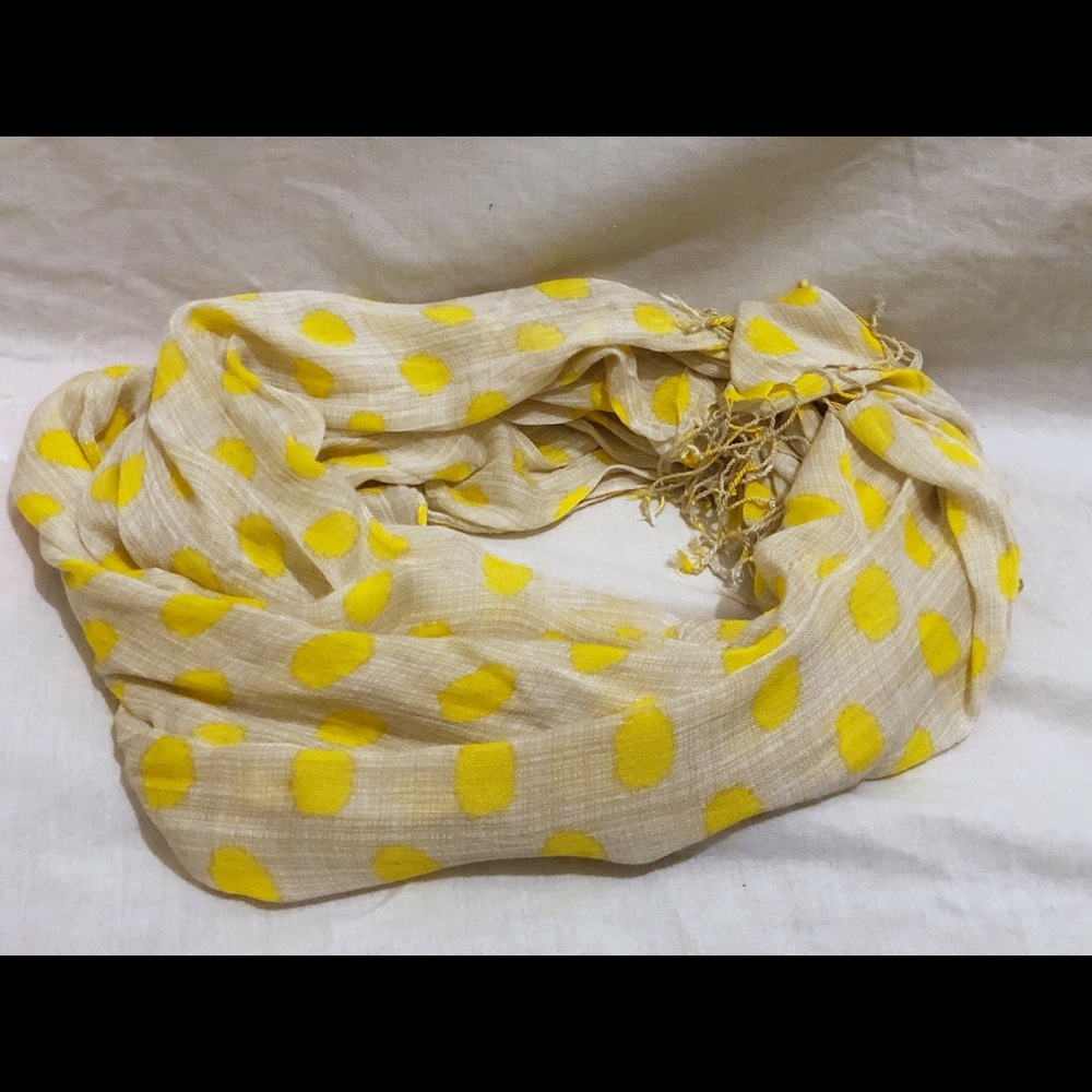 Scarf with yellow polka dots